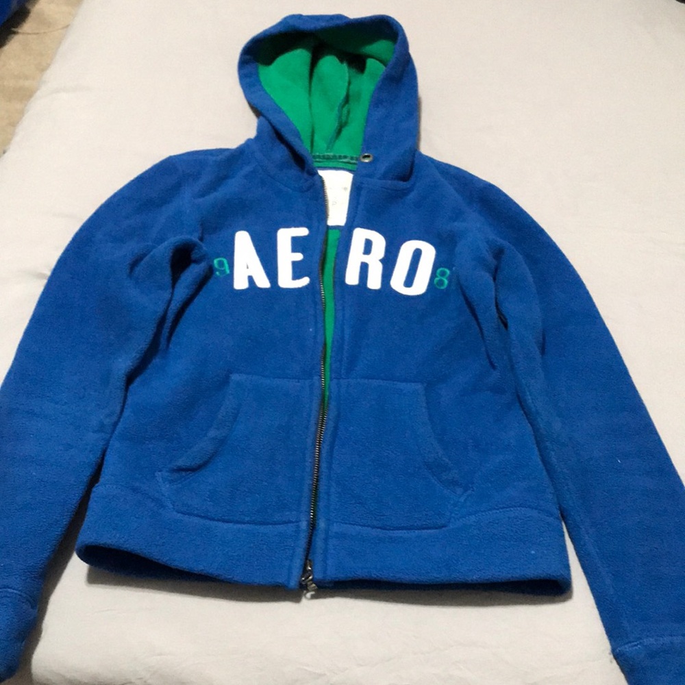 This is a Women small fleece hoodie with front zipper and side pockets.